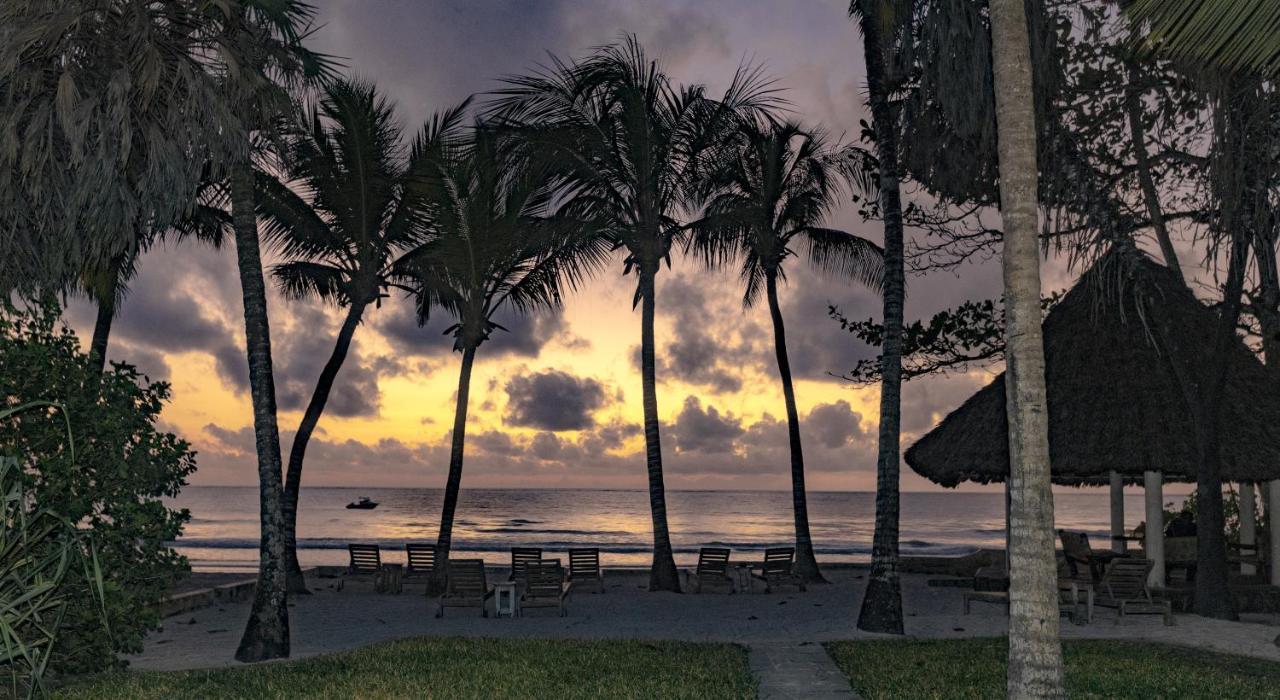 Blue Marlin Beach Hotel Diani Beach Exterior photo
